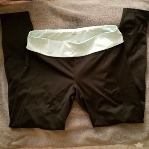 Active Tapper Legging Pant with back zipper pocket